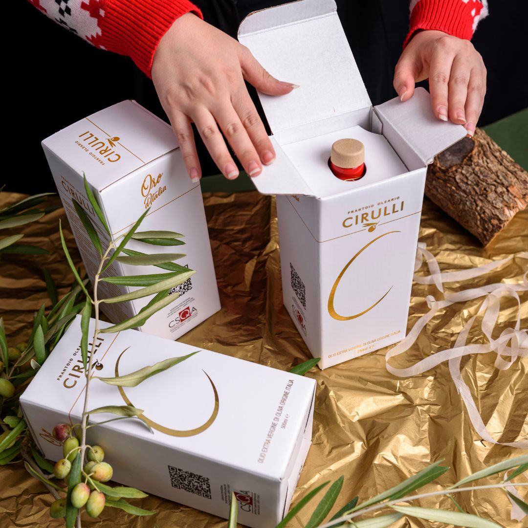 Krug mit nativem Olivenöl extra - KOSTENLOS